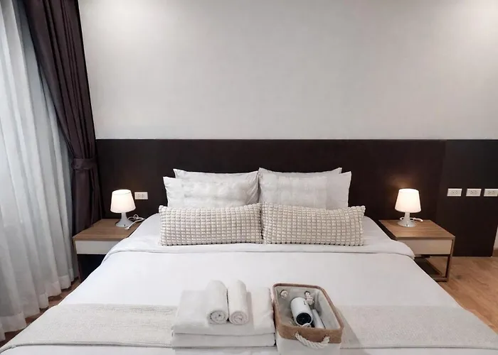 Newly Renovated 4-6 Pax Near Nana Bts * Bangkok